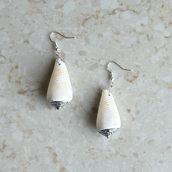 NWOT Ralph Lauren Shell Earrings